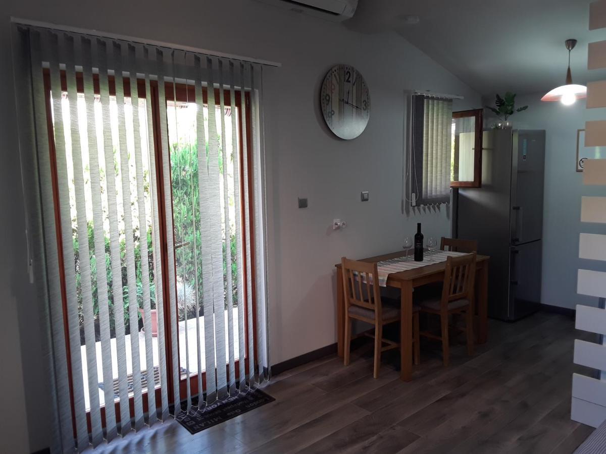 Apartman Studio Erin 罗维尼 外观 照片